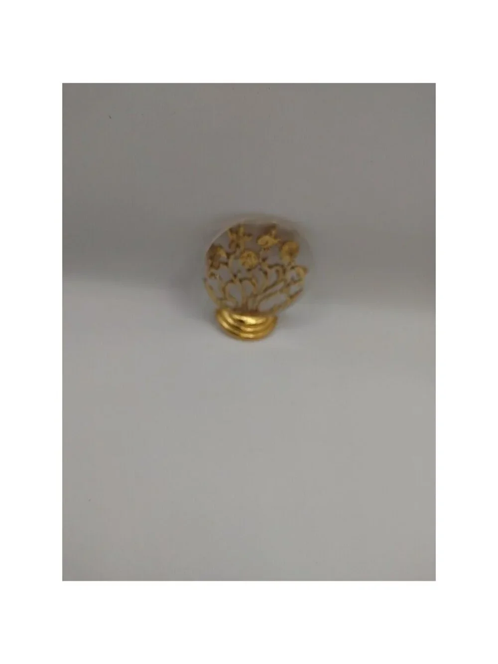 Pin Acrylic W/seal Life gold tone